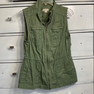 Sleeve less jacket army green.